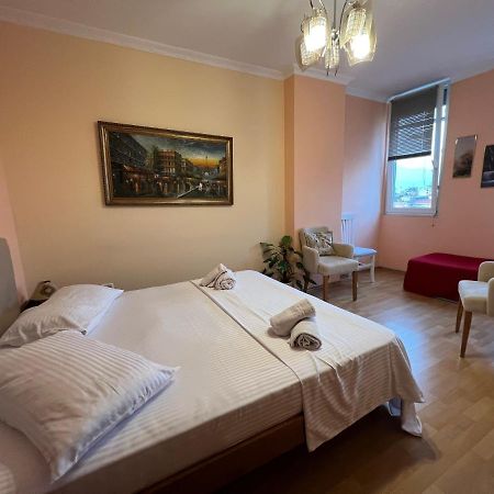 City Center Apartment In Shkoder Exterior photo